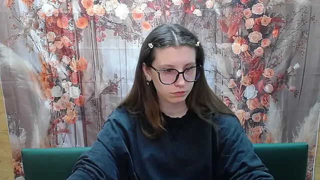 Snapshot of LilianaShine chatting on 03.04.26 LilianaShine online show from 03.04.26