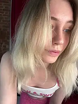 Snapshot of LovelyMiu chatting on 03.04.26 LovelyMiu online show from 03.04.26