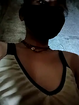 Sunali Bendre online show from 04.03.26