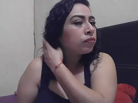 Snapshot of DalilahMx chatting on 02.25.26 DalilahMx online show from 02.25.26