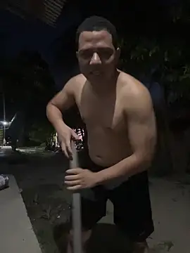 Snapshot of Loaisn chatting on 02.14.26 Loaisn online show from 02.14.26