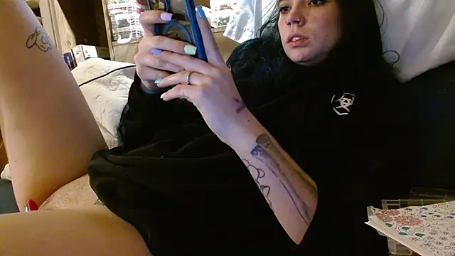 Snapshot of ahungkittykat chatting on 03.25.26 ahungkittykat online show from 03.25.26