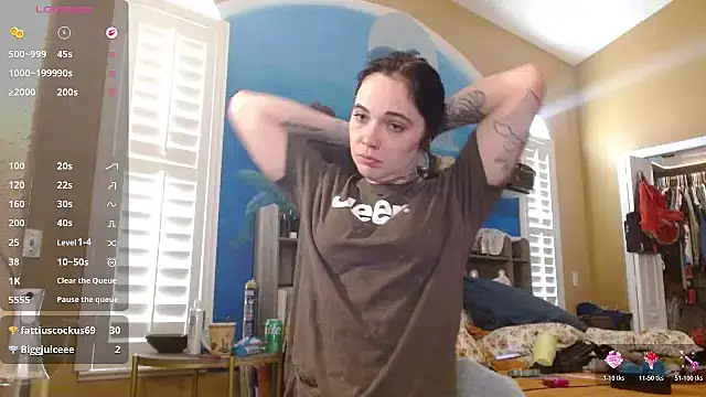 Snapshot of ahungkittykat chatting on 04.17.26 ahungkittykat online show from 04.17.26