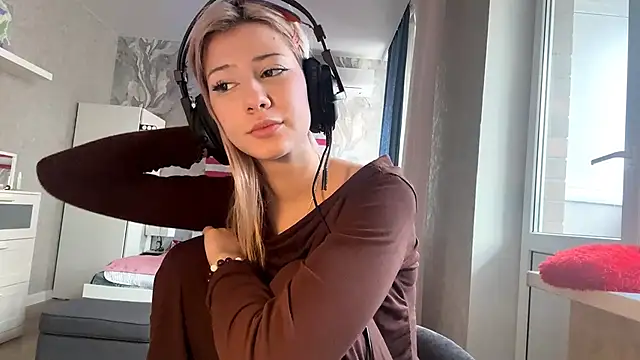 LadyFoxLove online show from 02.16.26