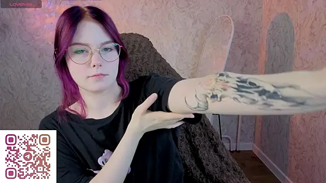 Julia Anis online show from 04.22.26