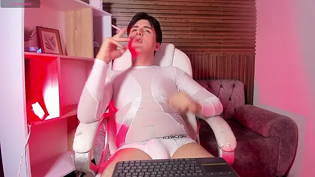 noahWolff  online show from 02.01.26