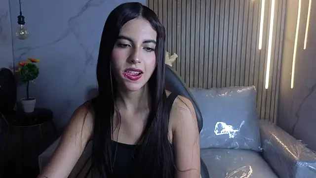 Snapshot of Perla_lovely_ chatting on 05.27.26 Perla lovely online show from 05.27.26
