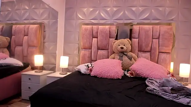 Paris Velvet online show from 04.18.26