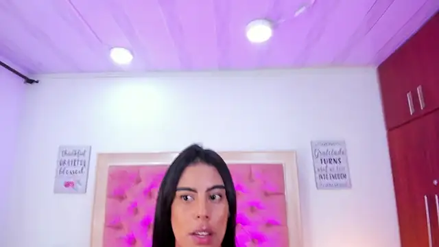 AmbarClarck online show from 04.20.26