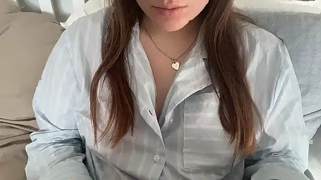 Lucyschickt online show from 04.06.26