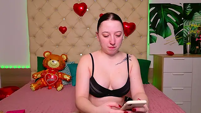 Snapshot of AwaMax chatting on 02.12.26 AwaMax online show from 02.12.26