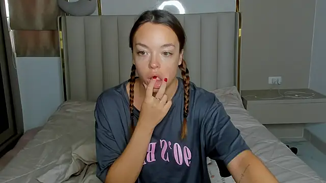 stellaa quenn online show from 04.20.26