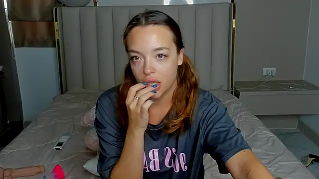 Snapshot of stellaa_quenn chatting on 05.08.26 stellaa quenn online show from 05.08.26