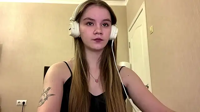 Snapshot of AgnesShy_ chatting on 02.20.26 AgnesShy online show from 02.20.26