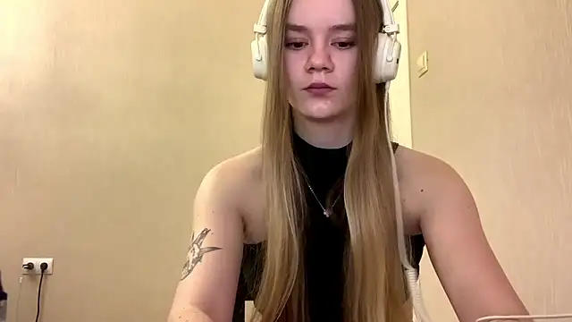 Snapshot of AgnesShy_ chatting on 03.04.26 AgnesShy online show from 03.04.26