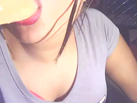 Snapshot of Nusrat_Faria chatting on 05.19.26 Nusrat Faria online show from 05.19.26