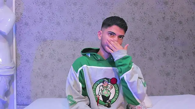 Snapshot of Apolo_Gray chatting on 02.08.26 Apolo Gray online show from 02.08.26