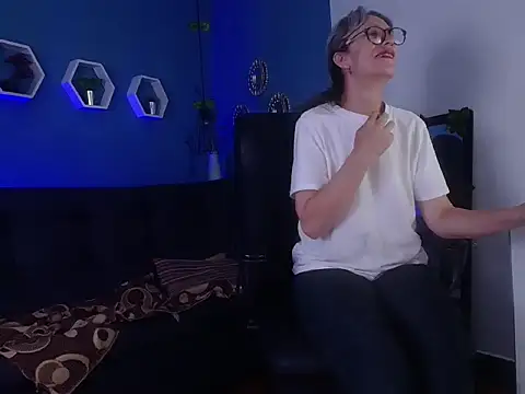 Snapshot of laurasofia45 chatting on 03.02.26 laurasofia45 online show from 03.02.26