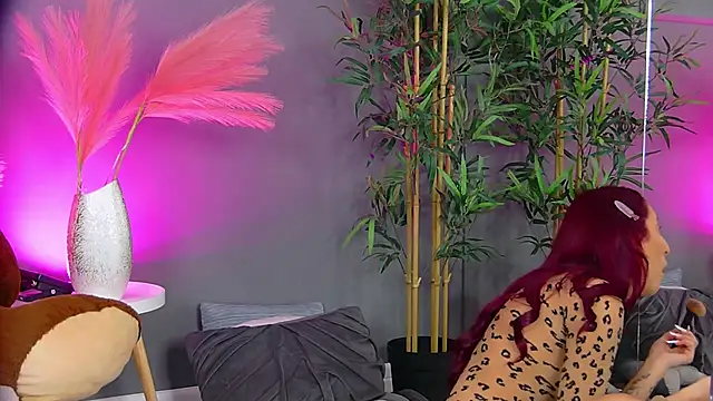 CrystalRedd online show from 04.14.26