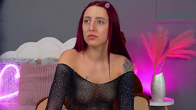 Snapshot of CrystalRedd chatting on 04.23.26 CrystalRedd online show from 04.23.26