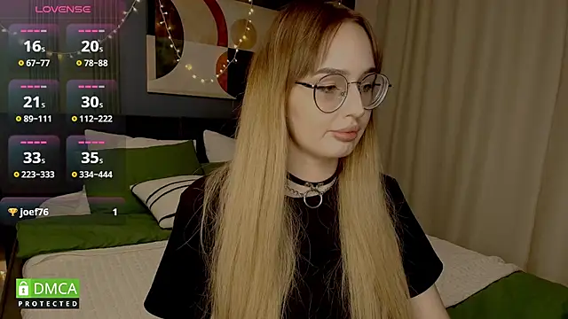 Snapshot of AdeLuna chatting on 02.05.26 AdeLuna online show from 02.05.26