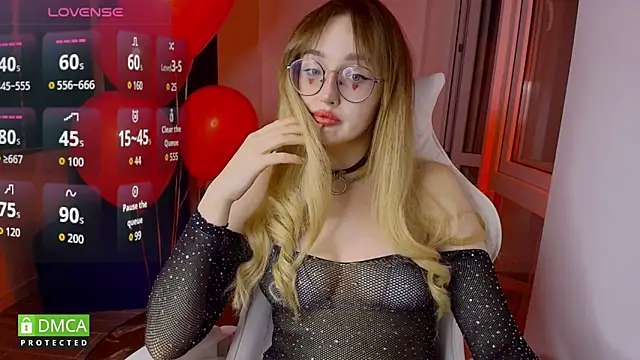 Snapshot of AdeLuna chatting on 02.14.26 AdeLuna online show from 02.14.26