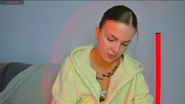 Snapshot of AkylinaGold chatting on 05.27.26 AkylinaGold online show from 05.27.26