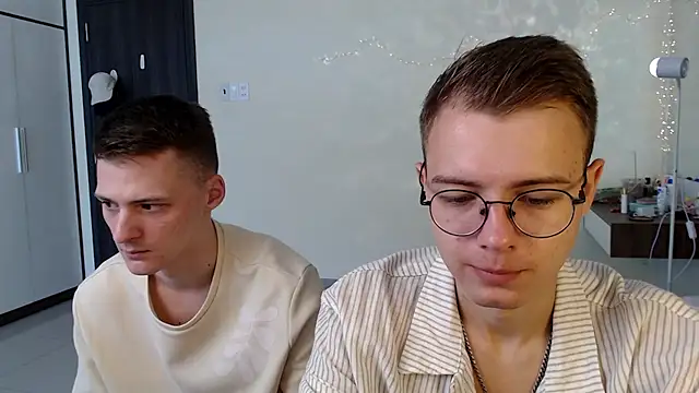 Snapshot of NikiKerryCum chatting on 06.18.26 NikiKerryCum online show from 06.18.26