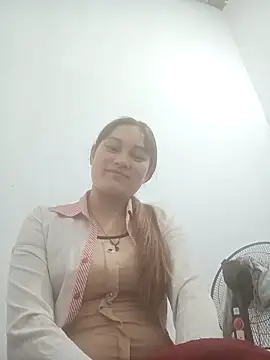 Snapshot of Momo-biki chatting on 02.04.26 Momo-biki online show from 02.04.26