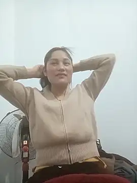 Snapshot of Momo-biki chatting on 02.05.26 Momo-biki online show from 02.05.26