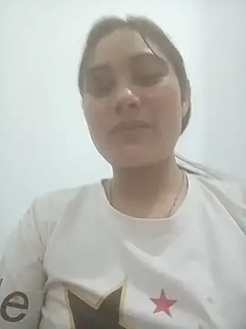 Snapshot of Momo-biki chatting on 03.30.26 Momo-biki online show from 03.30.26