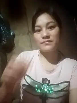 Snapshot of Momo-biki chatting on 04.01.26 Momo-biki online show from 04.01.26