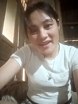 Snapshot of Momo-biki chatting on 04.02.26 Momo-biki online show from 04.02.26