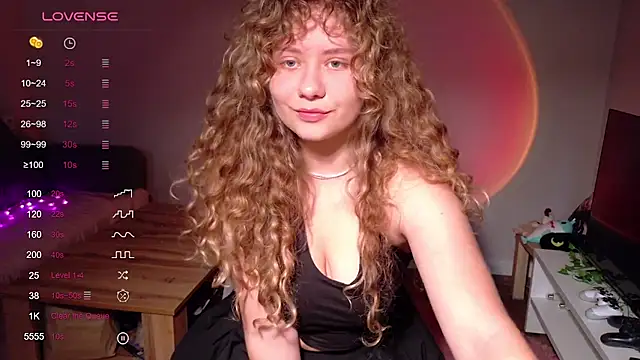 Snapshot of Milounee chatting on 06.19.26 Milounee online show from 06.19.26