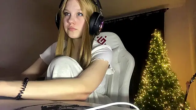 Snapshot of axin_burnell chatting on 02.04.26 axin burnell online show from 02.04.26