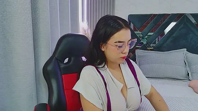 AmyTorres  online show from 04.08.26