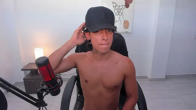 Snapshot of paisa_hotx chatting on 02.20.26 paisa hotx online show from 02.20.26