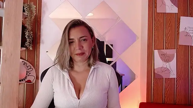 Snapshot of milfsecret69 chatting on 07.17.26 milfsecret69 online show from 07.17.26