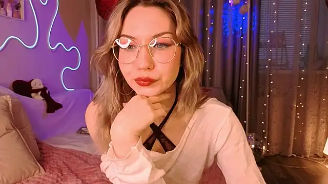 lusciousslily online show from 02.25.26