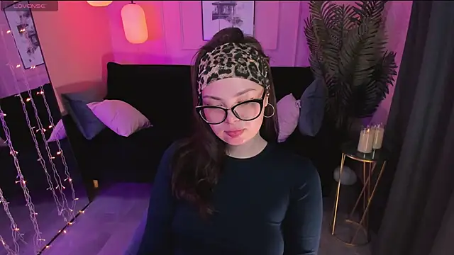 Snapshot of Maykinkya chatting on 02.22.26 Maykinkya online show from 02.22.26