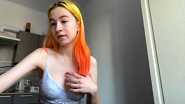 Snapshot of EmilyHein chatting on 02.15.26 EmilyHein online show from 02.15.26