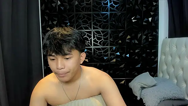 Snapshot of xlovercutietwink chatting on 04.06.26 xlovercutietwink online show from 04.06.26