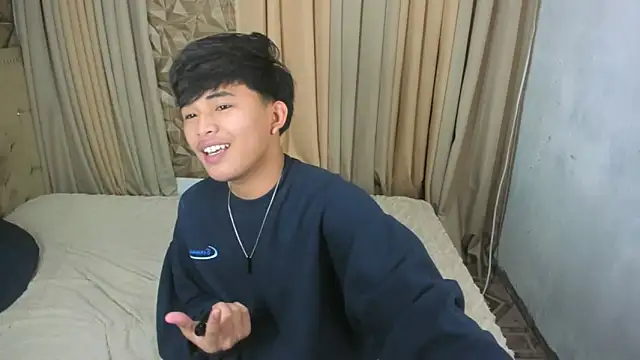 Snapshot of xlovercutietwink chatting on 04.14.26 xlovercutietwink online show from 04.14.26