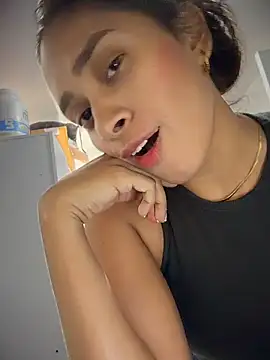 Snapshot of LunaHeat chatting on 03.04.26 LunaHeat online show from 03.04.26