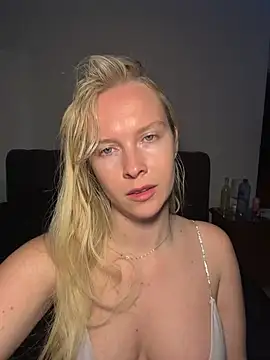 Snapshot of Ellie-rosee chatting on 02.24.26 Ellie-rosee online show from 02.24.26