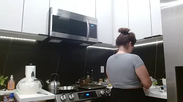 HazelSkyesChat online show from 04.21.26