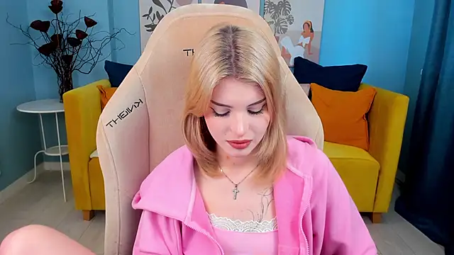 ScarletBlackwood online show from 04.21.26