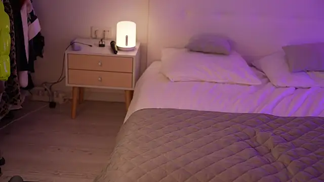 Sarah Pink online show from 02.27.25