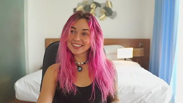 Sarah Pink online show from 12.19.25