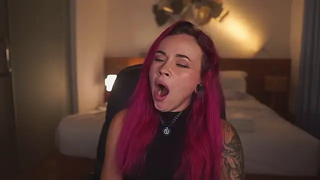 Sarah Pink online show from 02.07.26